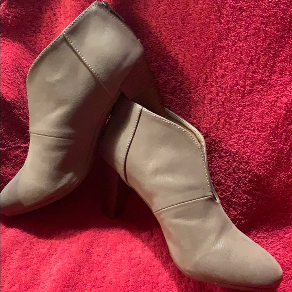 Groove Rosa Taupe 9M Like New!